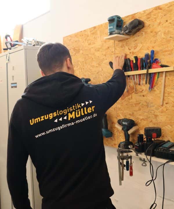 Firmenumzug mit professionelle Möbelmontage 